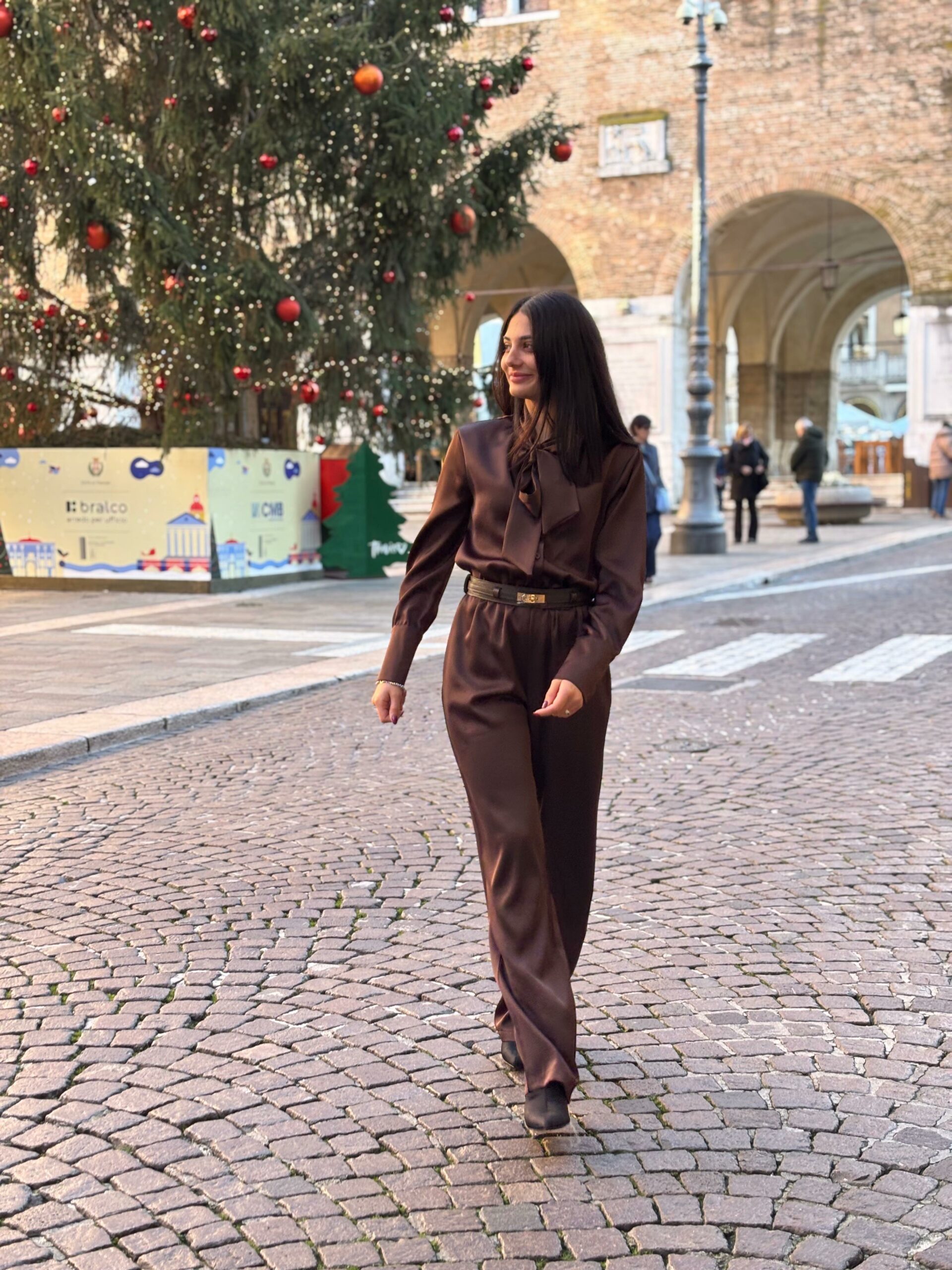 Tuta raso lacci - immagine 2