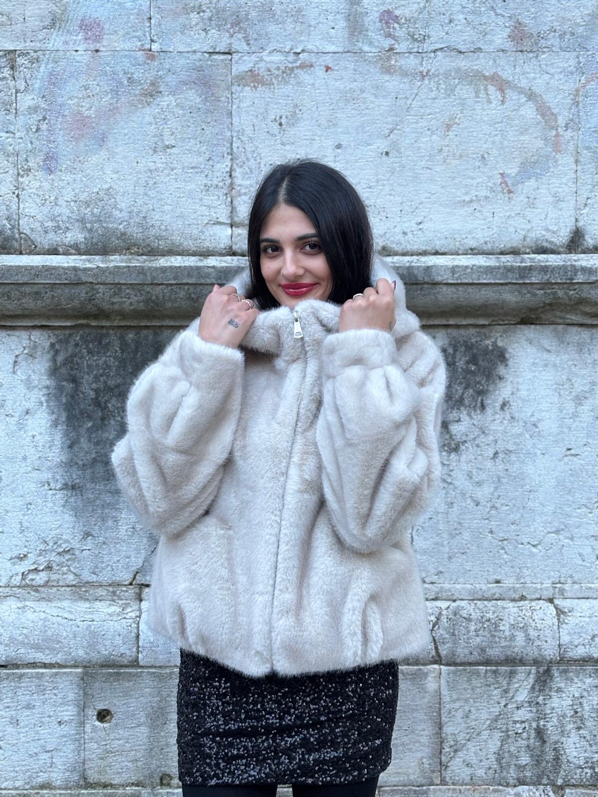 Pelliccia bomber cappuccio